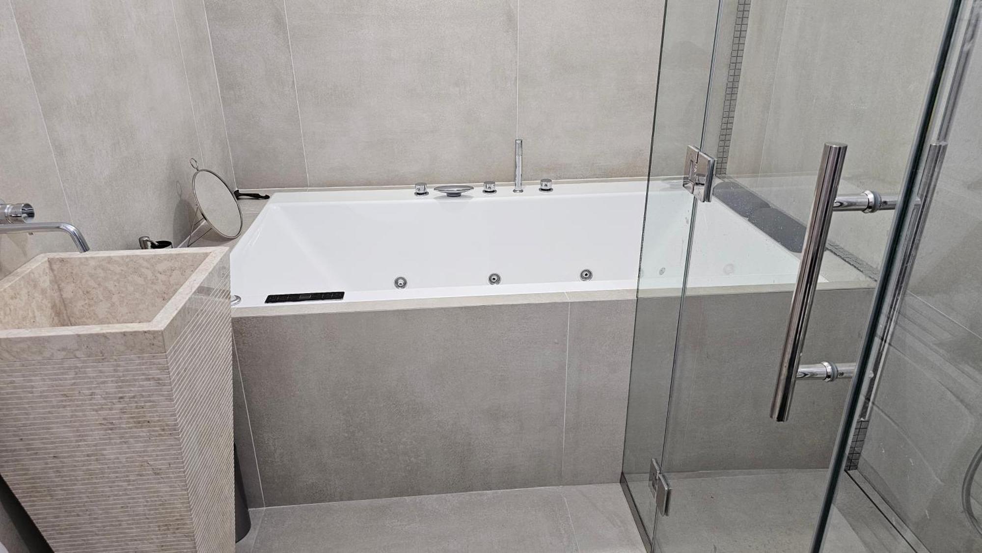 Apartamento Oasis Jacuzzi Retreat Marbella Exterior foto